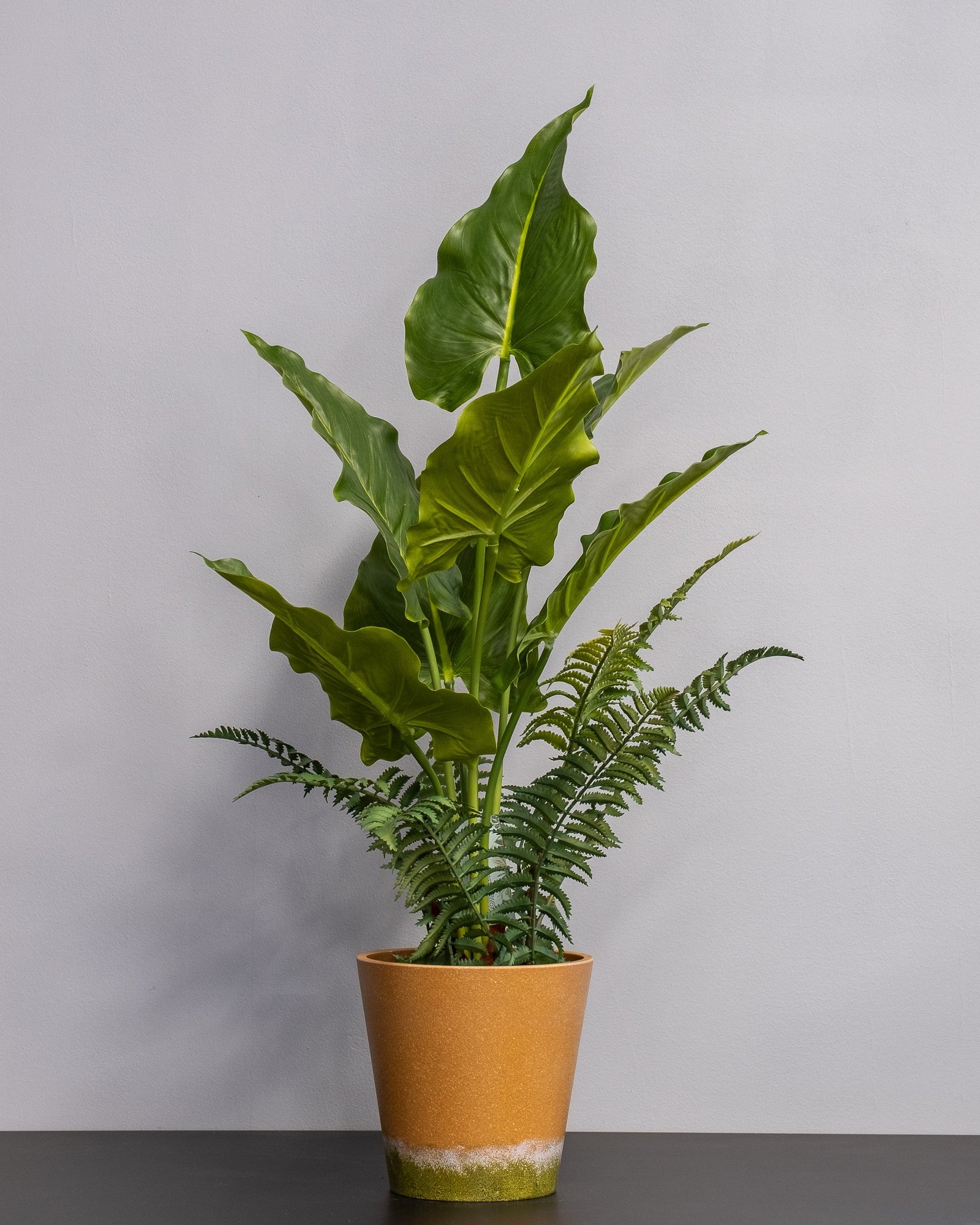 Konstgjord Alocasia krukväxt – 75 cm 2 Konstgjord Alocasia krukväxt